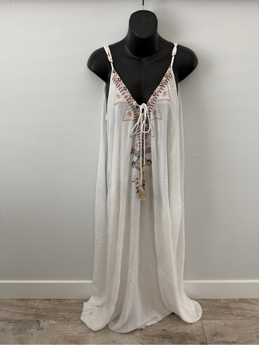 Saks Fifth Avenue White Linen-Look maxi Dress with Multicolor Embroidery - Picture 2 of 10